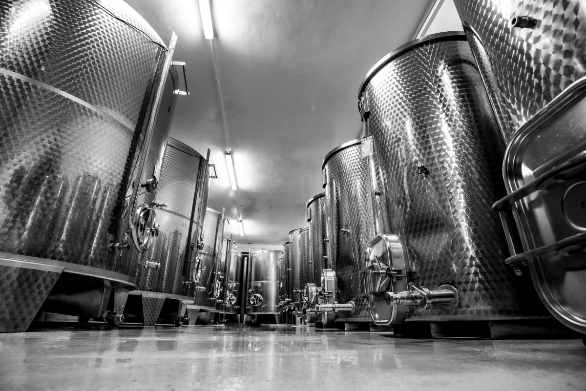 Keller im Weingut Schmid